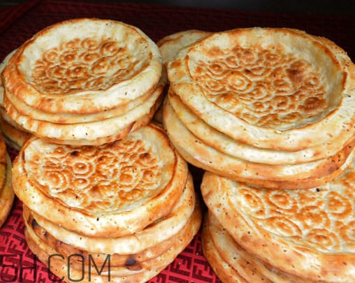 新疆的馕冷了后怎么吃？新疆大餅馕一個(gè)多少錢(qián)