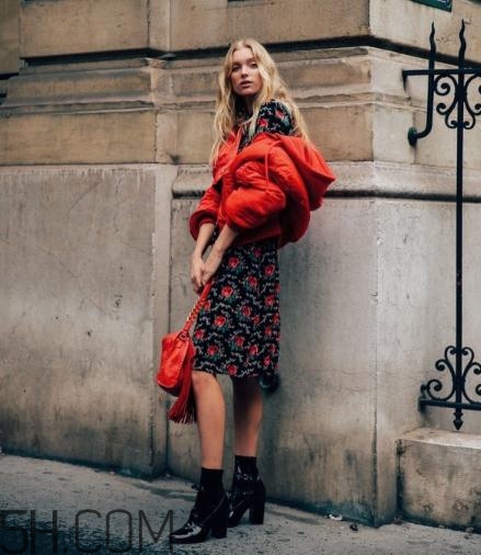 紅色羽絨服怎么搭配？紅色羽絨服搭配圖片