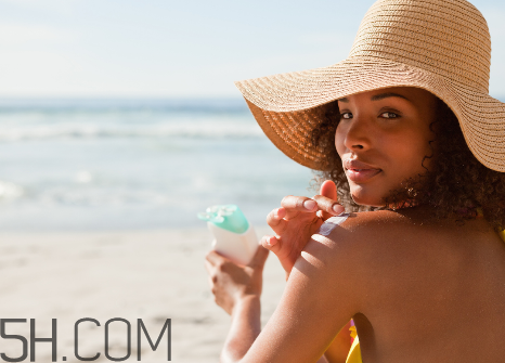丸美防曬霜的價格是多少？spf50的防曬霜傷皮膚嗎？