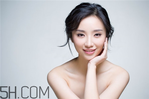 隆胸會(huì)得乳腺癌嗎？隆胸會(huì)不會(huì)影響月經(jīng)？