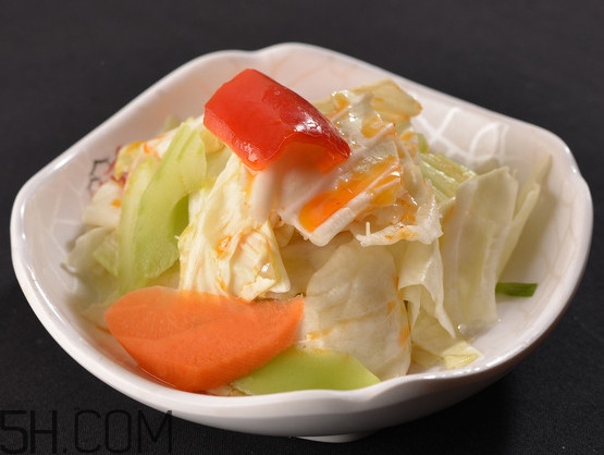 四川泡菜幾天能吃？四川泡菜每次加菜時(shí)加糖還是糖水