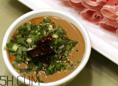 涮羊肉調(diào)料怎么調(diào)好吃？涮羊肉的麻醬怎么調(diào)？