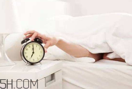 睡眠不足會有什么影響？長期睡眠不足是指多少時間以上