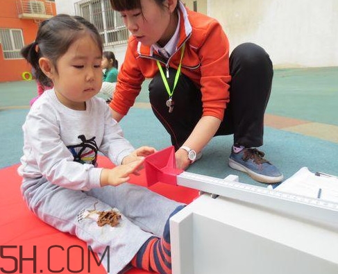 坐位體前屈滿分多少？坐位體前屈摸不到腳怎么辦