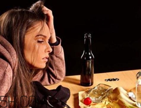 酒精肝是什么引起的？酒精肝是喝酒喝的嗎？