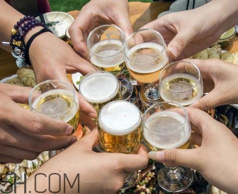 酒精肝是什么引起的？酒精肝是喝酒喝的嗎？