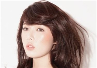 發(fā)膜和彈力素有什么區(qū)別？發(fā)膜和護發(fā)素要同時用嗎？