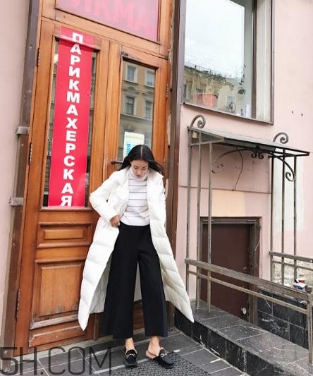白色羽絨服配什么鞋子？白色羽絨服搭配鞋子圖片