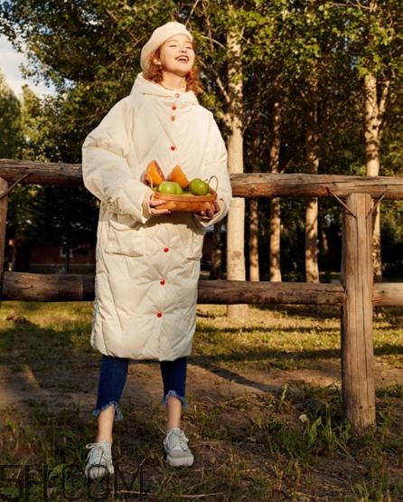 白色羽絨服配什么鞋子？白色羽絨服搭配鞋子圖片
