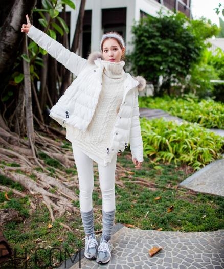 白色羽絨服配什么褲子？白色羽絨服搭配褲子圖片
