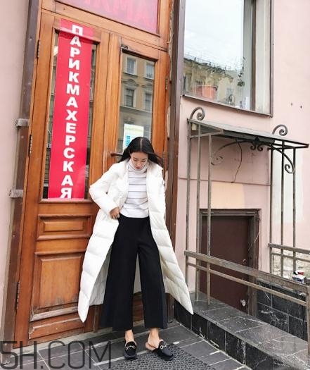 白色羽絨服配什么顏色毛衣？白色羽絨服搭配毛衣圖片