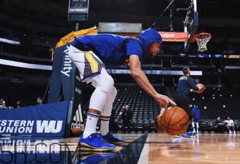 under armour curry 4 low勇士隊藍金配色會發(fā)售嗎？