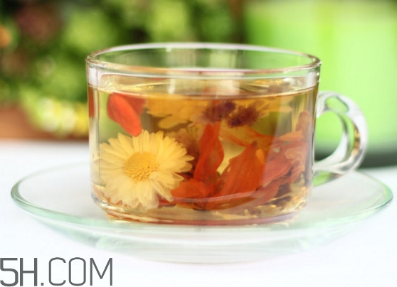 天氣干燥煲什么湯喝最好？氣候干燥喝什么茶好