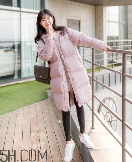 粉色羽絨服怎么搭配？粉色羽絨服搭配圖片