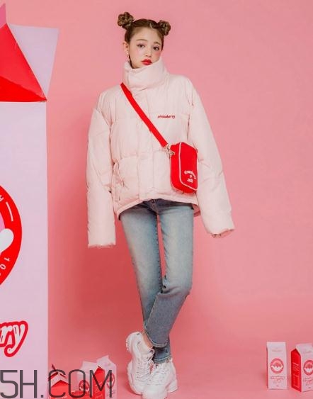 粉色羽絨服怎么搭配？粉色羽絨服搭配圖片