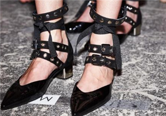 尖頭鞋買大了怎么辦？尖頭鞋不跟腳怎么辦？