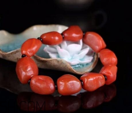 南紅瑪瑙會(huì)越戴越紅嗎？南紅瑪瑙會(huì)越戴越亮嗎？