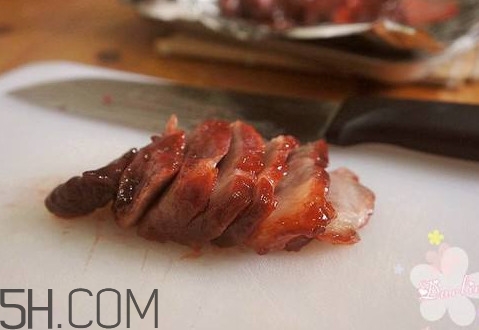 為什么叉燒是紅的？用微波爐如何做叉燒肉