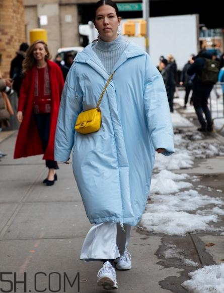 羽絨服搭配闊腿褲好看嗎？羽絨服配闊腿褲圖片