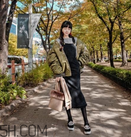 軍綠色羽絨服怎么搭配？軍綠色羽絨服搭配圖片