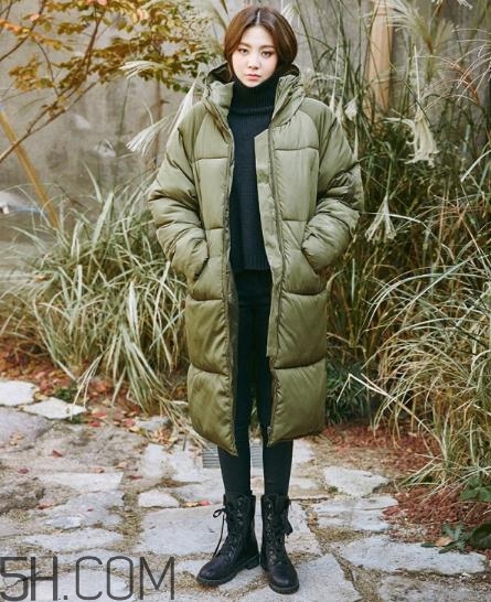 軍綠色羽絨服怎么搭配？軍綠色羽絨服搭配圖片