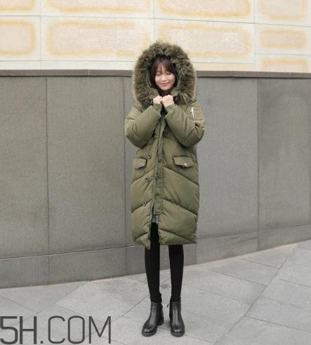軍綠色羽絨服怎么搭配？軍綠色羽絨服搭配圖片