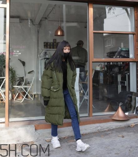 軍綠色羽絨服怎么搭配？軍綠色羽絨服搭配圖片