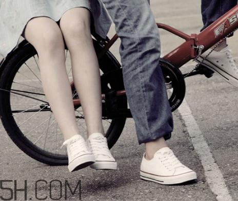 帆布鞋長(zhǎng)霉了怎么處理？帆布鞋發(fā)霉了怎么洗掉？
