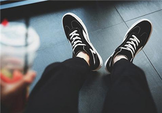 帆布鞋有油怎么清洗？帆布鞋上的油漬怎么去掉？