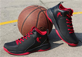 籃球鞋高幫好還是低幫好？籃球鞋高幫和低幫的區(qū)別
