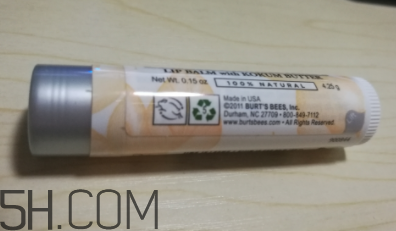 小蜜蜂細(xì)致修護(hù)唇膏很油嗎？夏天用合適嗎？