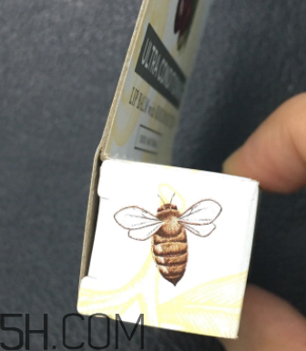 小蜜蜂細(xì)致修護(hù)唇膏很油嗎？夏天用合適嗎？