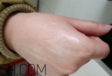 御泥坊黑玫瑰潔面乳怎么樣？御泥坊黑玫瑰潔面乳好用嗎？