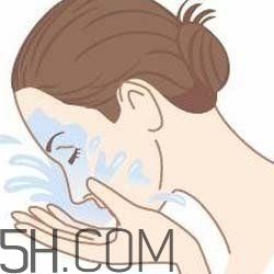 怎么用卸妝油不傷皮膚？卸妝油使用注意事項