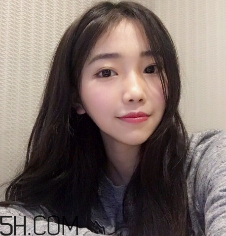 雅詩蘭黛和迪奧口紅哪個好用？雅詩蘭黛傾慕420口紅怎么樣？