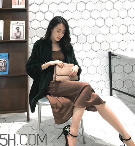 水貂絨毛衣會(huì)起球嗎？水貂絨起球怎么辦？