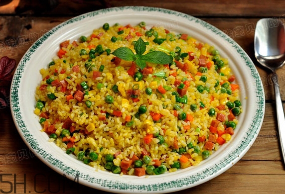 蛋炒飯和揚(yáng)州炒飯有什么區(qū)別？蛋炒飯是發(fā)物嗎
