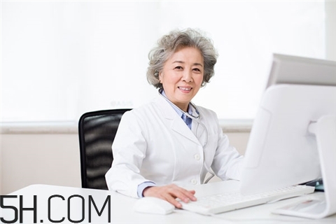骨折用紅外線烤燈嗎？骨折做什么手術(shù)？