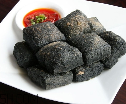炸臭豆腐的汁怎么調(diào)？正宗臭豆腐制作方法