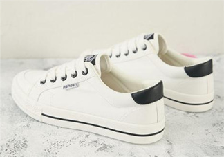 板鞋要買(mǎi)大一碼嗎？板鞋會(huì)越穿越大嗎？