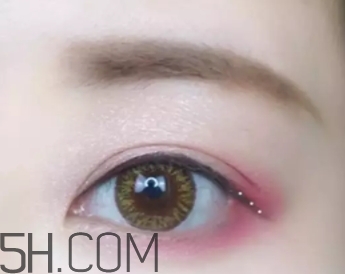 草莓紅口紅適合黃皮嗎？草莓紅口紅顯白嗎？