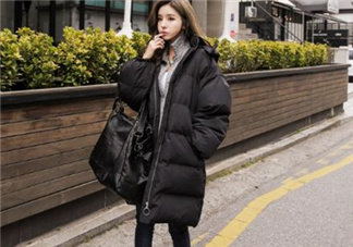 黑色面包服怎么搭配？黑色面包服搭配圖片