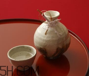 什么時(shí)候喝藥酒比較好？喝藥酒有什么禁忌？