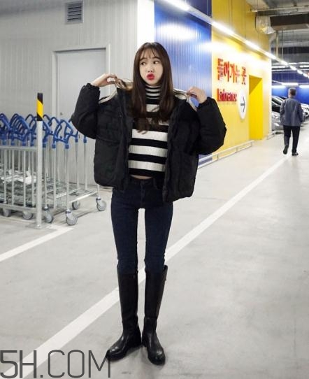 黑色面包服怎么搭配？黑色面包服搭配圖片
