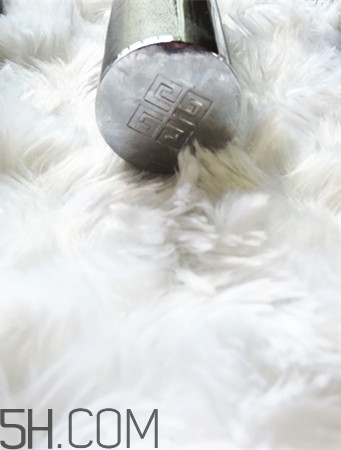 紀(jì)梵希小羊皮304是什么顏色？紀(jì)梵希小羊皮滋潤嗎？