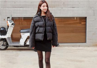 棉服配裙子好看嗎？棉衣配什么裙子好？