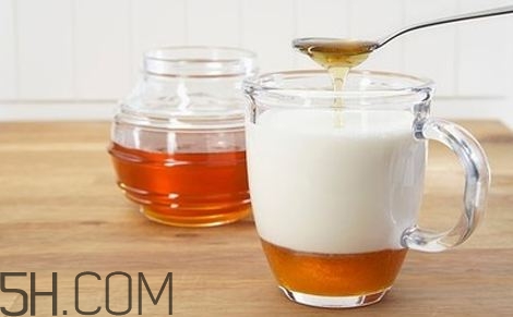 牛奶可以加蜂蜜嗎？蜂蜜加牛奶怎么樣？