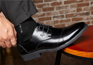 皮鞋會(huì)越穿越大嗎？皮鞋買(mǎi)小了怎么撐大？