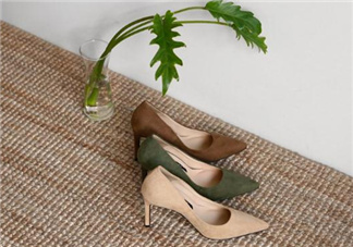 絨面鞋子油漬怎么清洗？絨面鞋子粘上油怎么辦？