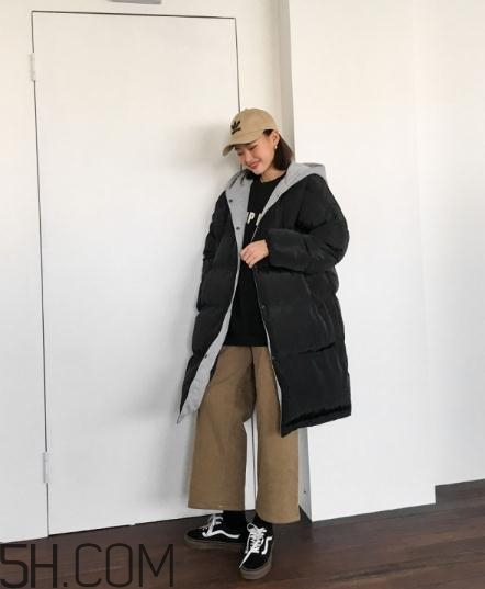 黑色棉襖配什么褲子？黑色棉服搭配褲子圖片